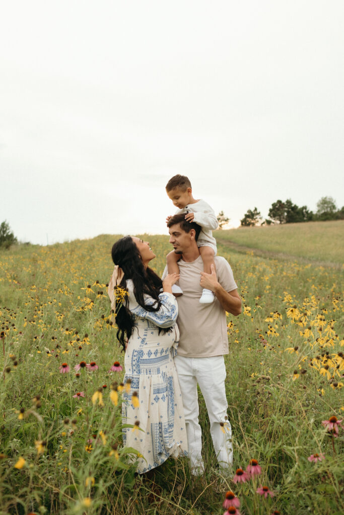 Palisades State Park Family Session with Wildflowers