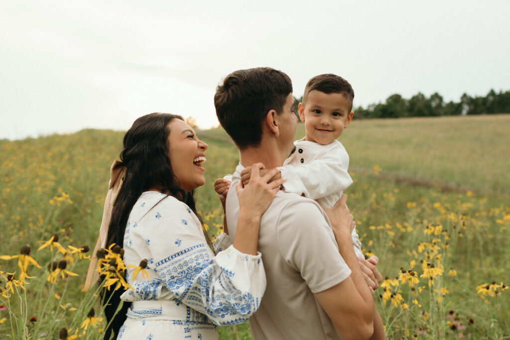 Palisades State Park Family Session with Wildflowers