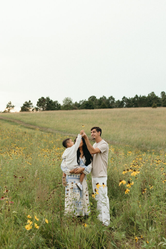 Palisades State Park Family Session with Wildflowers