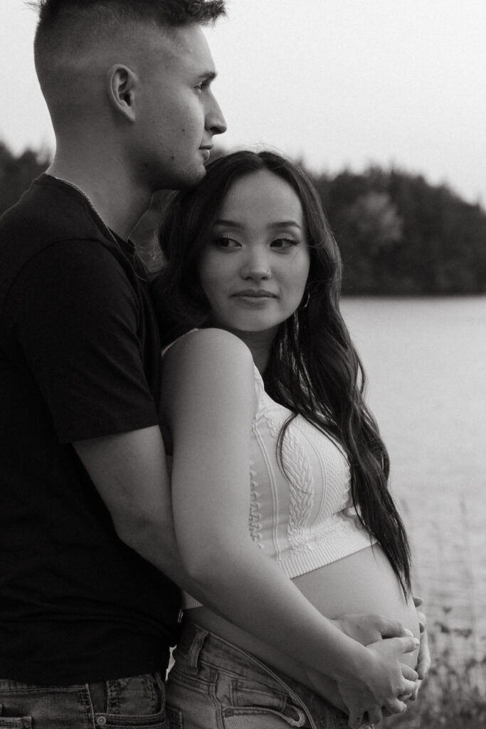 Lake Alvin Maternity Photoshoot