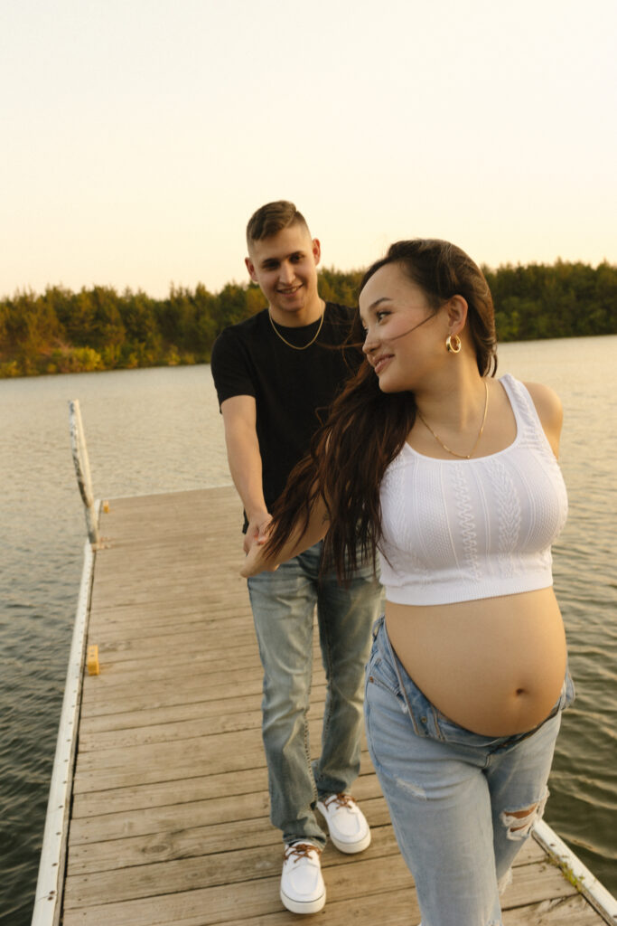 Lake Alvin Maternity Photoshoot