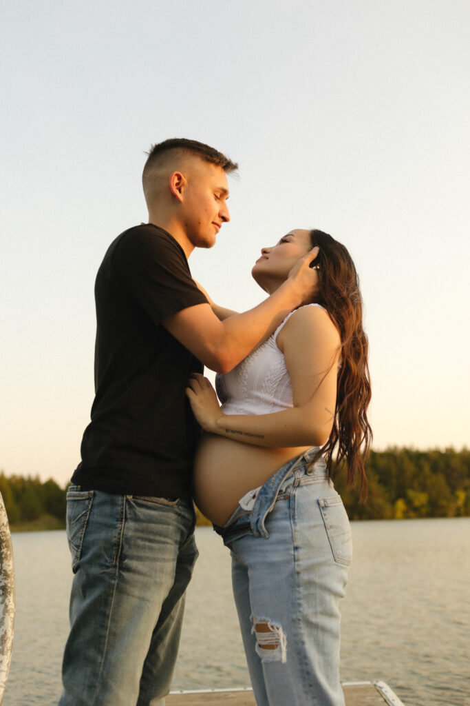 Lake Alvin Maternity Photoshoot