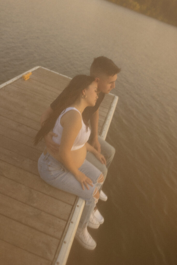 Lake Alvin Maternity Photoshoot