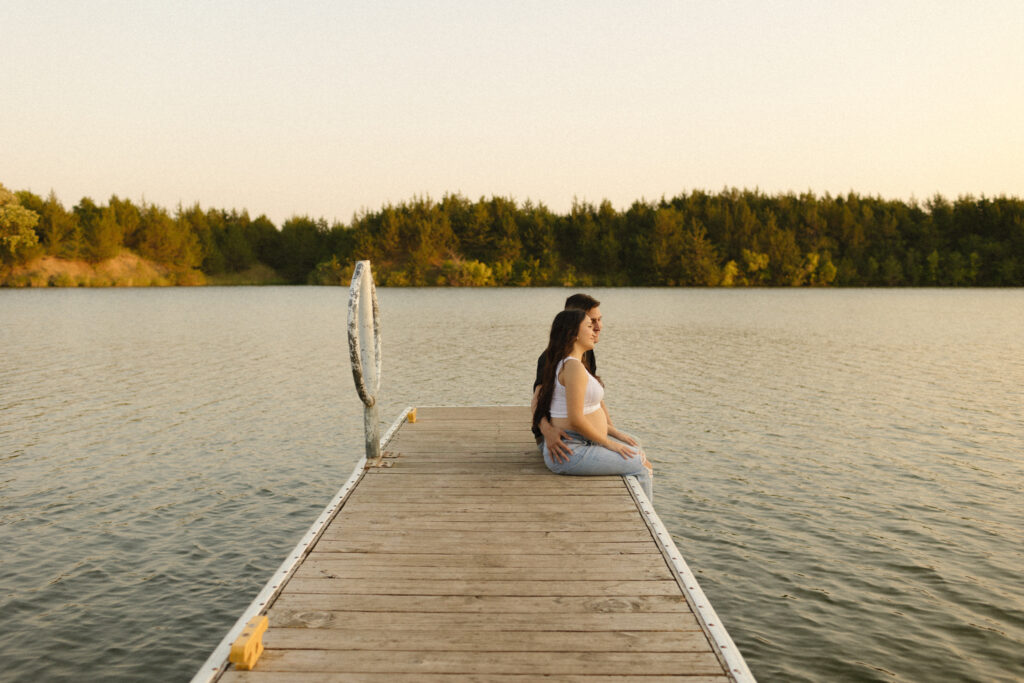 Lake Alvin Maternity Photoshoot