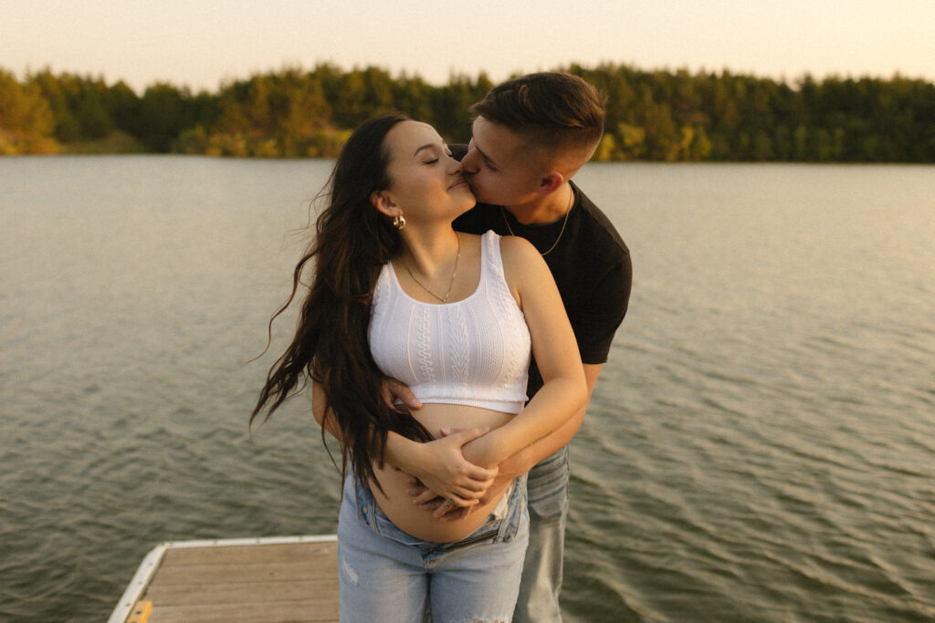 Lake Alvin Maternity Photoshoot