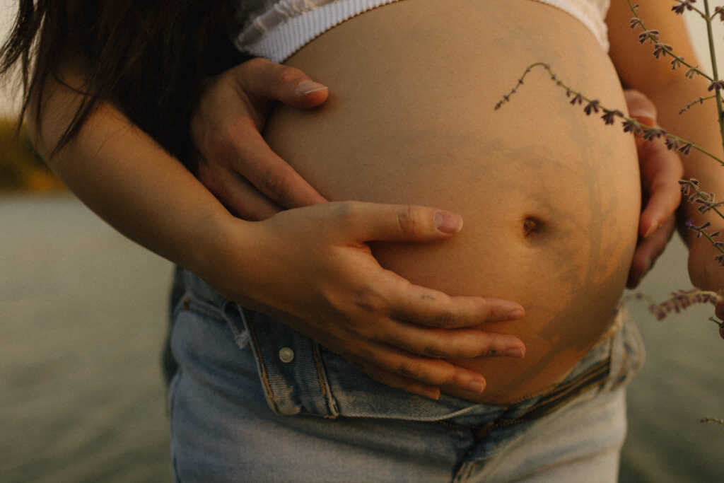 Lake Alvin Maternity Photoshoot
