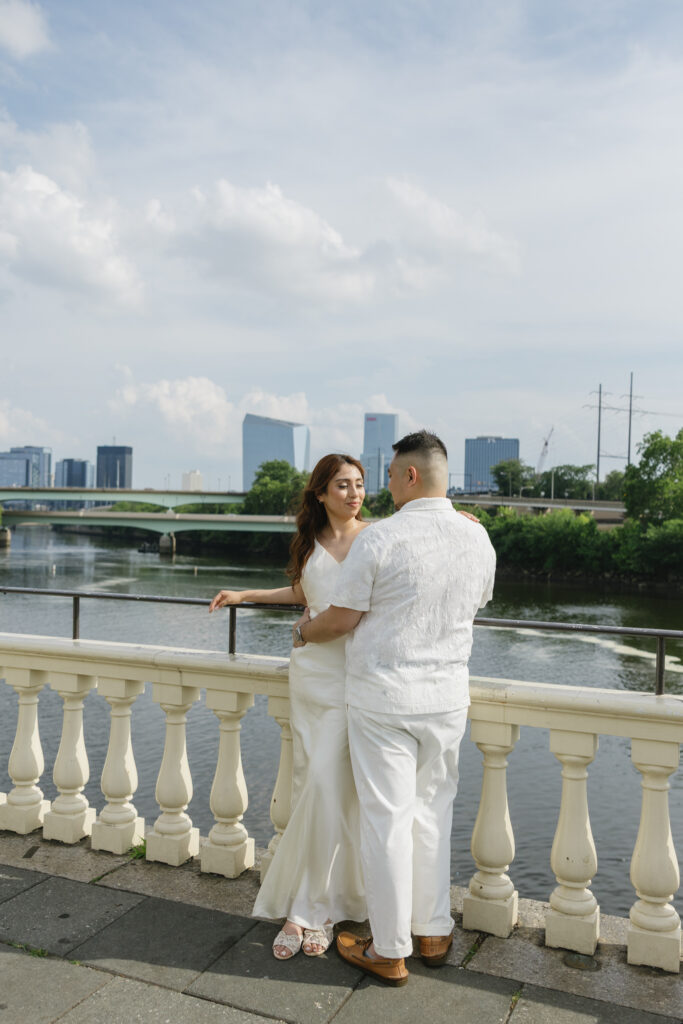 Romantic-newlywed-photos-featuring-the-architecture-and-city-views-at-the-Philadelphia-Museum-of-Art